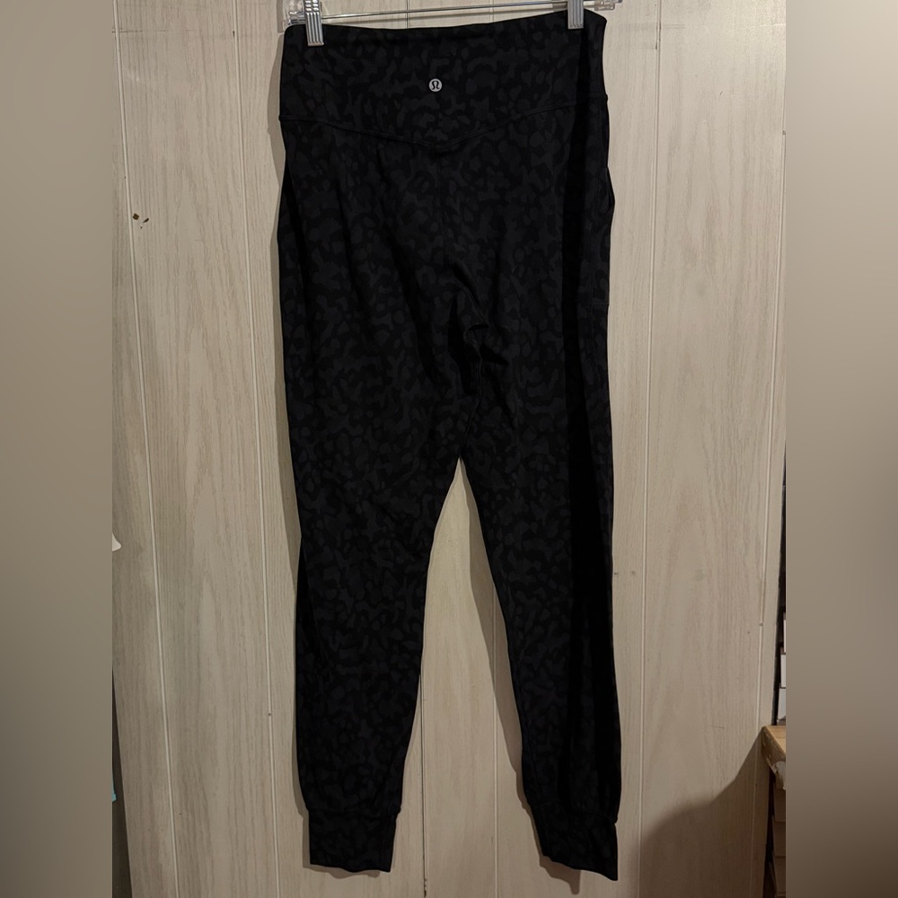Lululemon Align Joggers in a black camouflage pattern EXCELLENT CONDITION